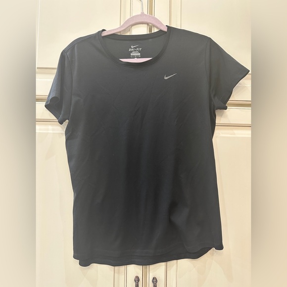 Nike Women's Black Short Sleeve Tee - Picture 1 of 3